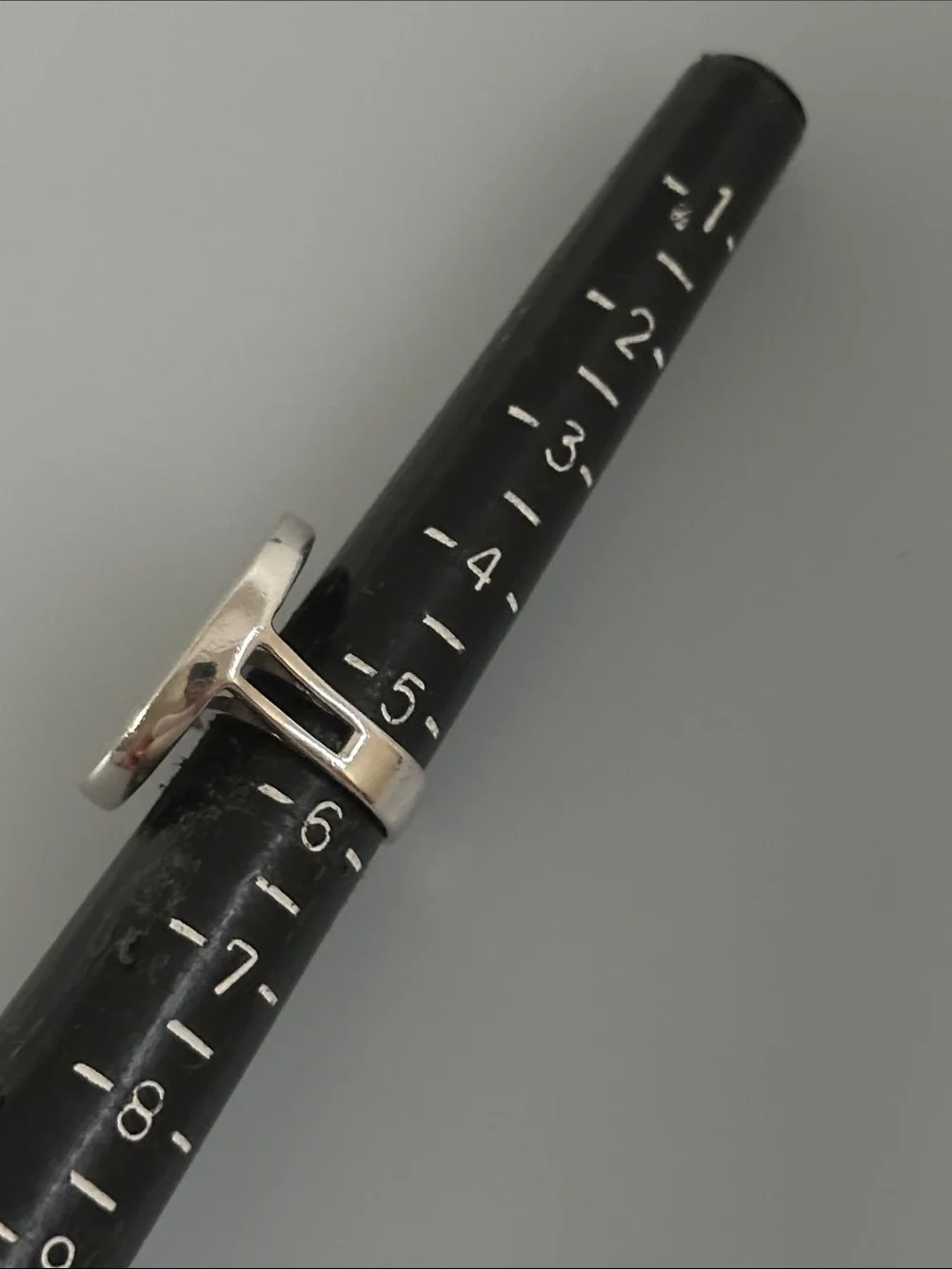 925 Sterling Silver minimal round
